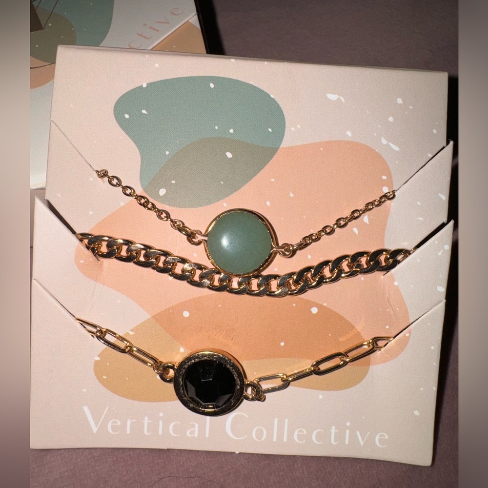 Vertical Collective Alora Bracelet
Layering Set